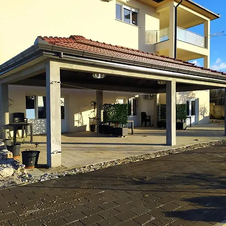 Apartment Masline